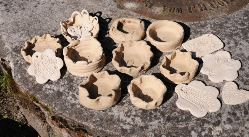 Na zdjęciu: ceramiczne miseczki
