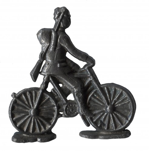 Ołowiana figurka rowerzysty 